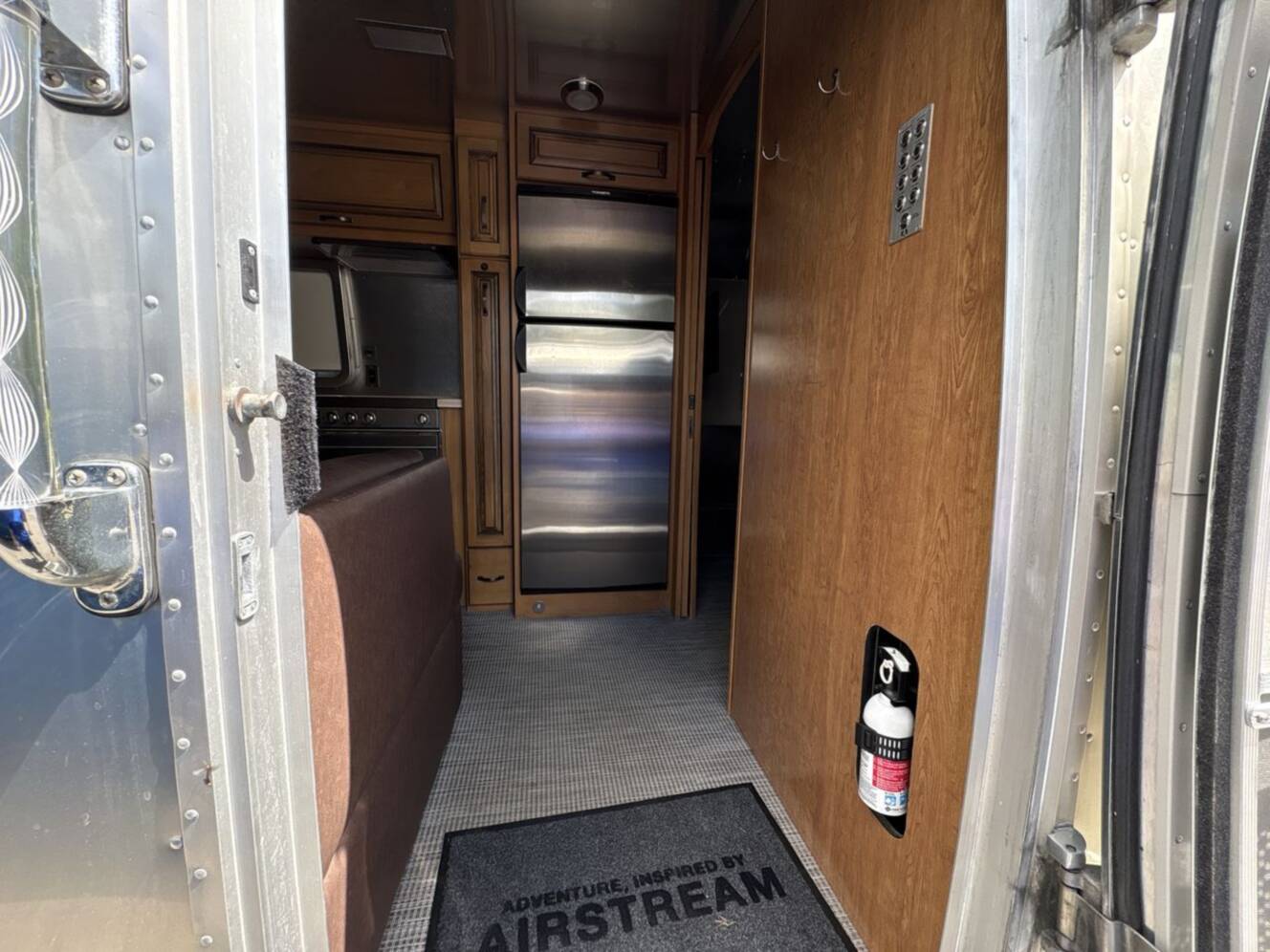 A photo of this 2020 Airstream Classic 33FBQ