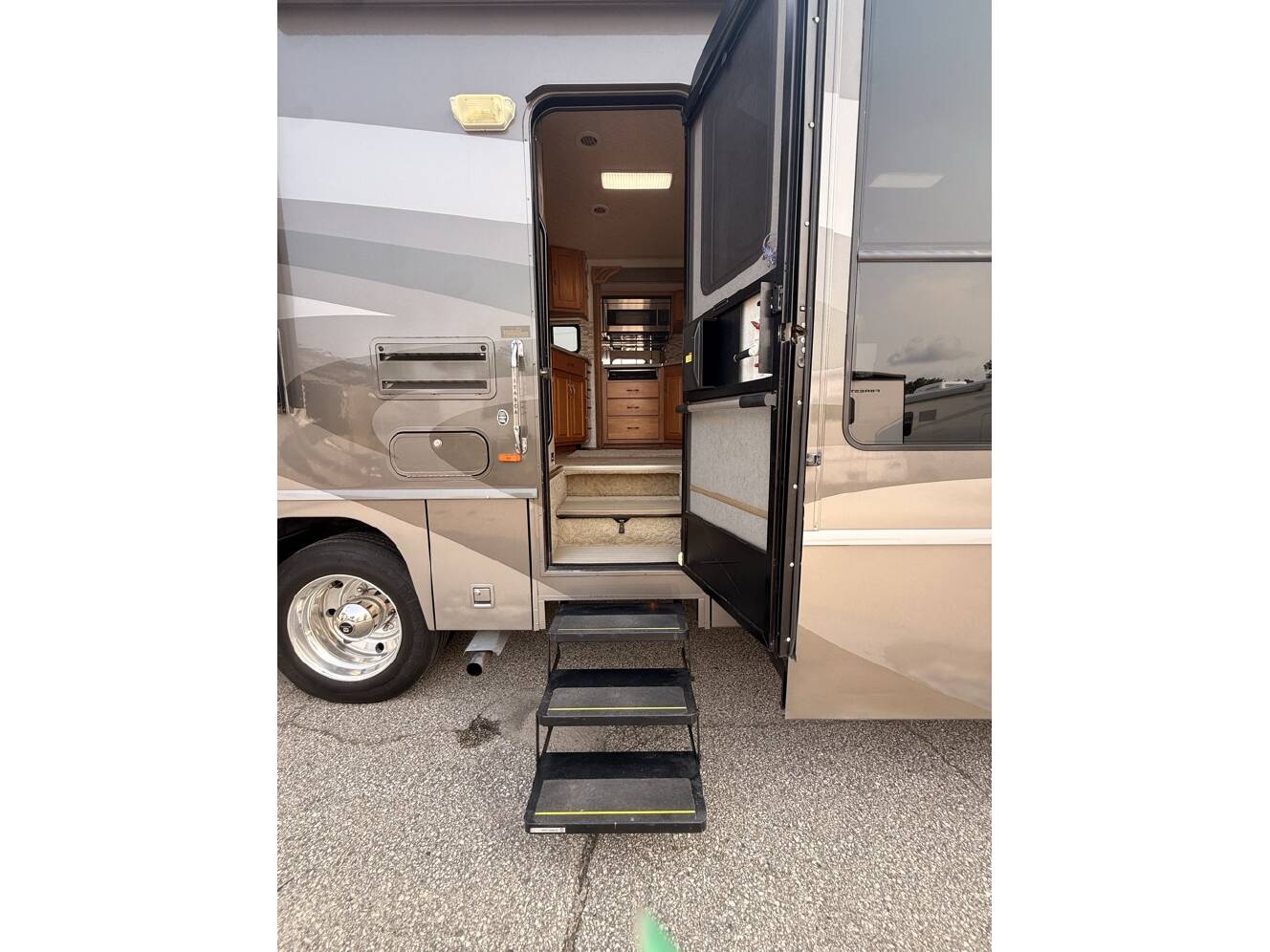 A photo of this 2005 Itasca SUNCRUISER 38J