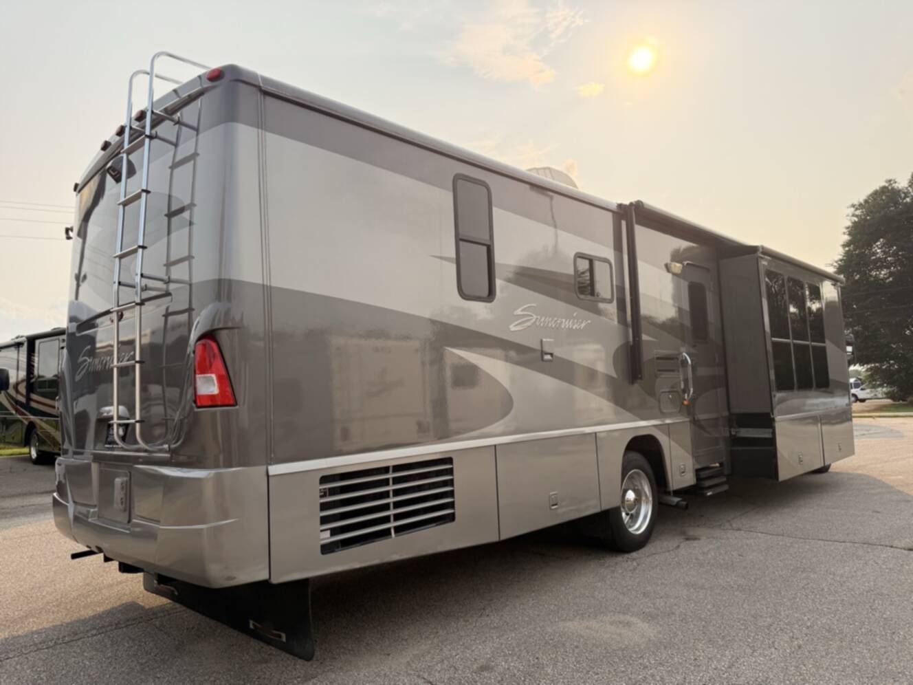 A photo of this 2005 Itasca SUNCRUISER 38J