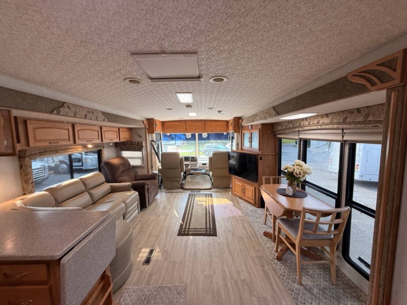 A photo of this 2005 Itasca SUNCRUISER 38J
