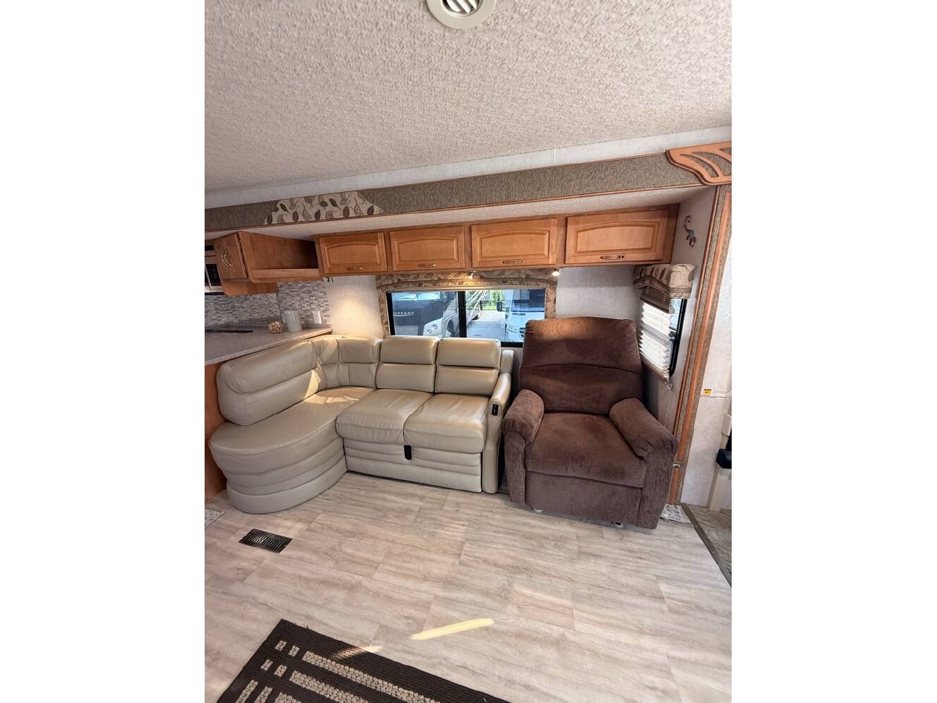 A photo of this 2005 Itasca SUNCRUISER 38J