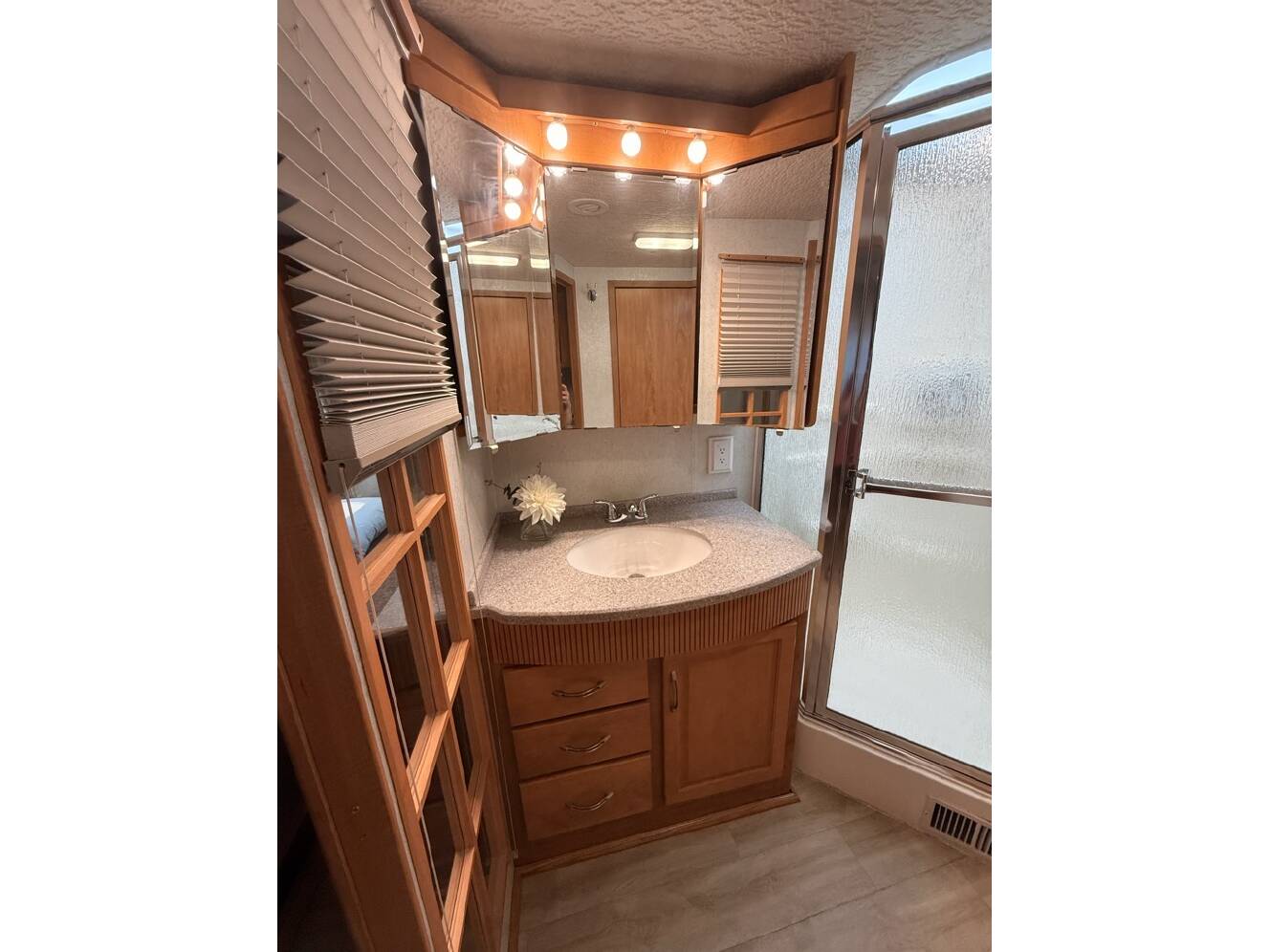 A photo of this 2005 Itasca SUNCRUISER 38J