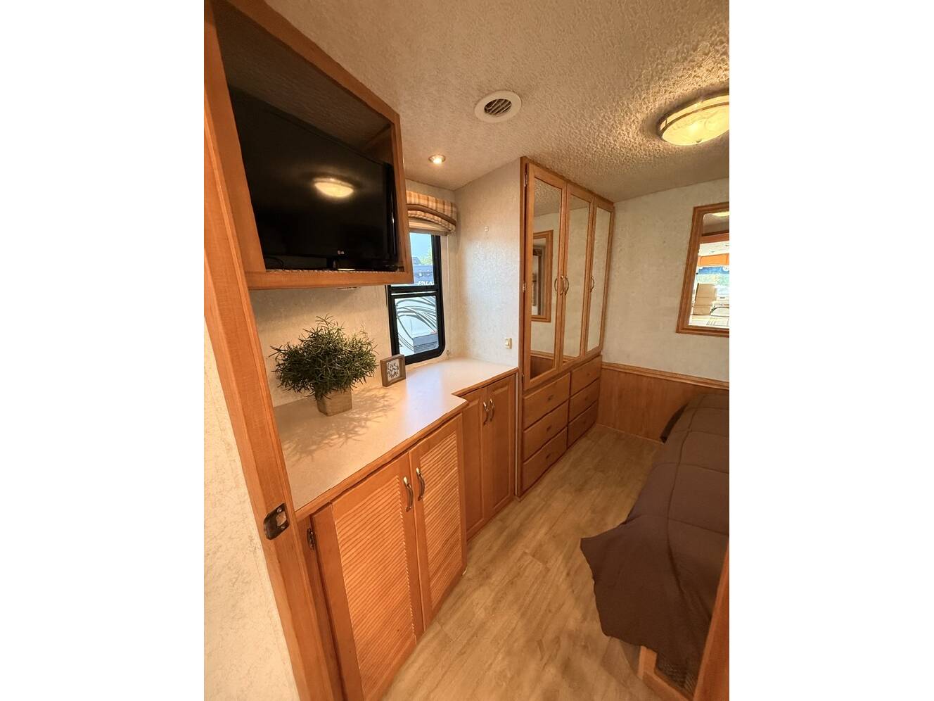 A photo of this 2005 Itasca SUNCRUISER 38J