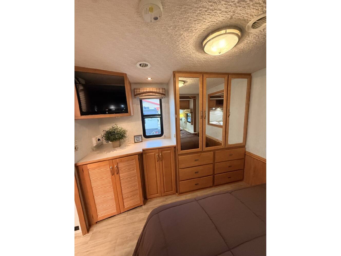 A photo of this 2005 Itasca SUNCRUISER 38J