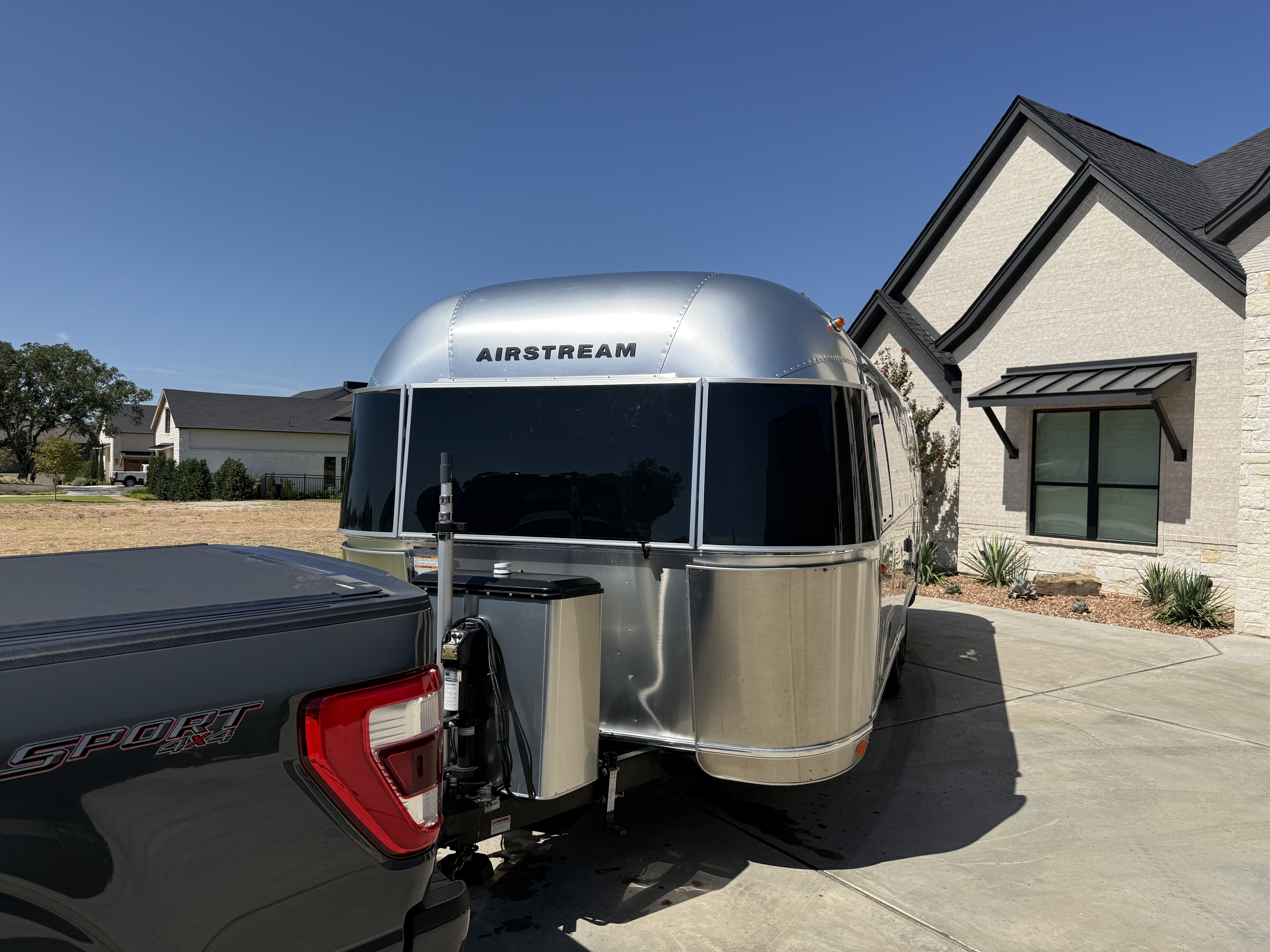 2022 Airstream FLYING CLOUD 25RB QUEEN in granbury TX