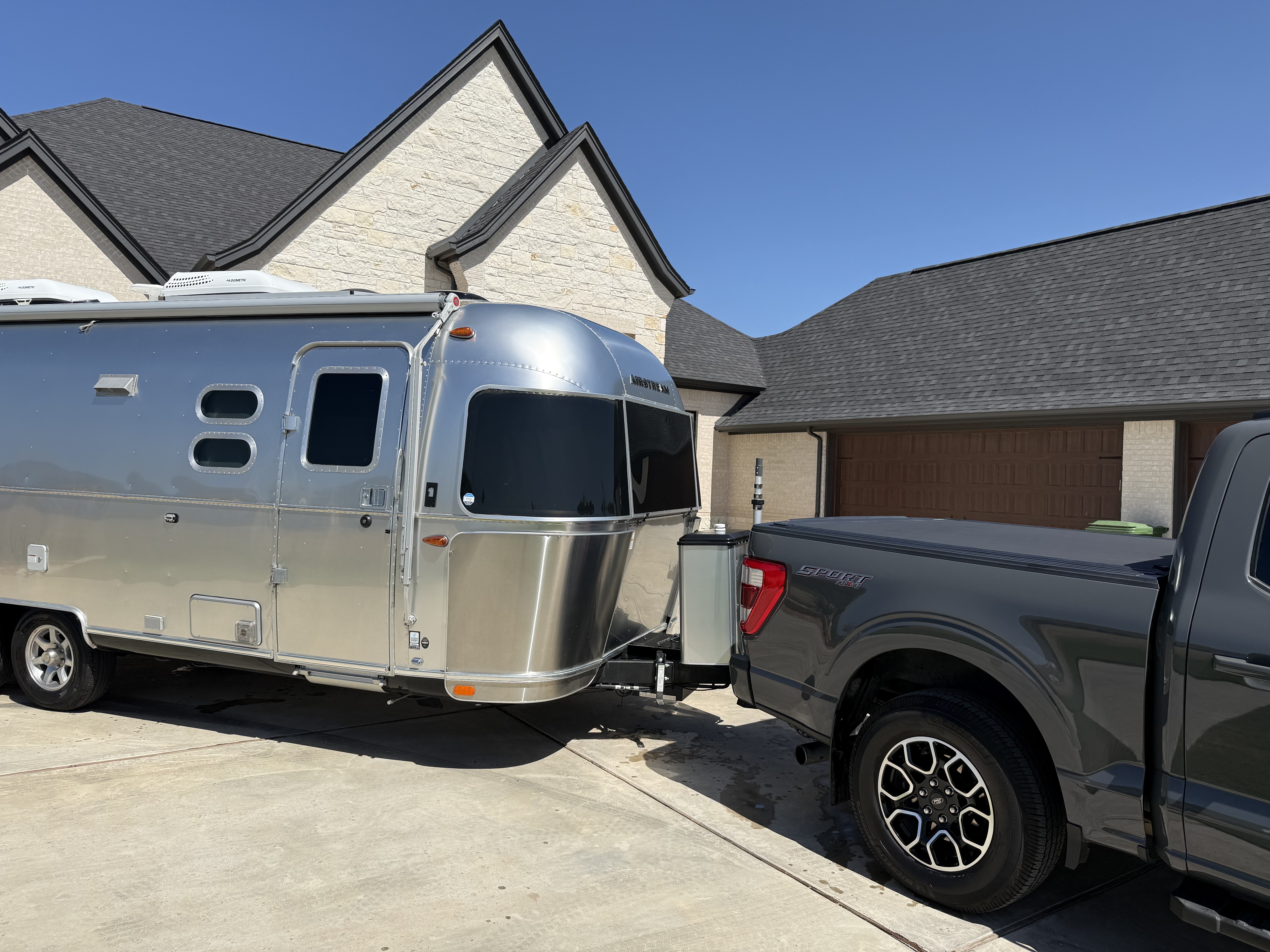 2022 Airstream FLYING CLOUD 25RB QUEEN in granbury TX