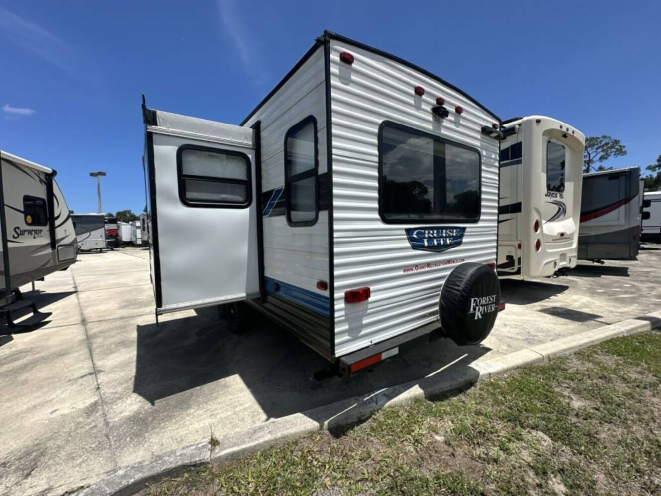 A photo of this 2023 Forest River Salem Cruise Lite 24RLXL