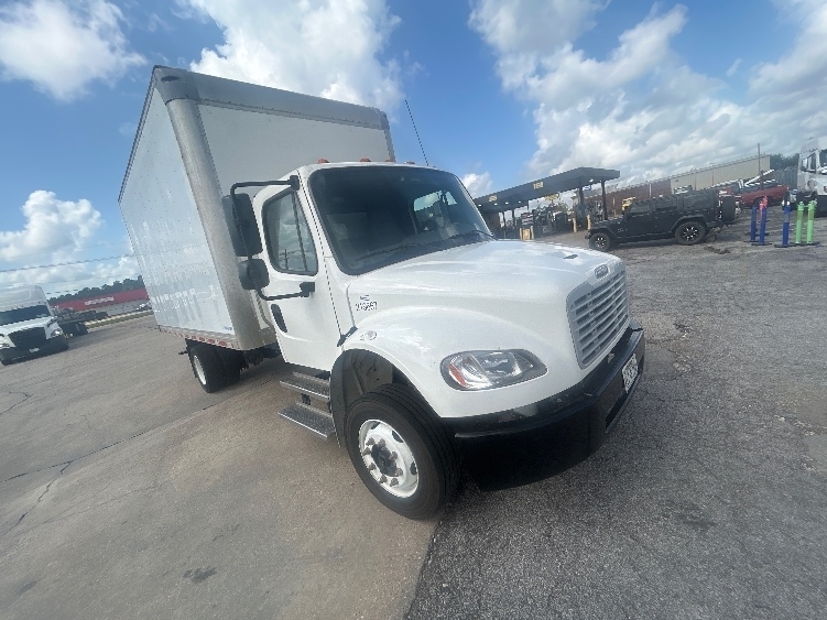 2023 FREIGHTLINER BUSINESS CLASS M2 106 in Beaumont, TX