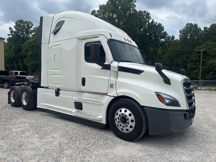 2021 FREIGHTLINER CASCADIA 126 in Huntington, WV