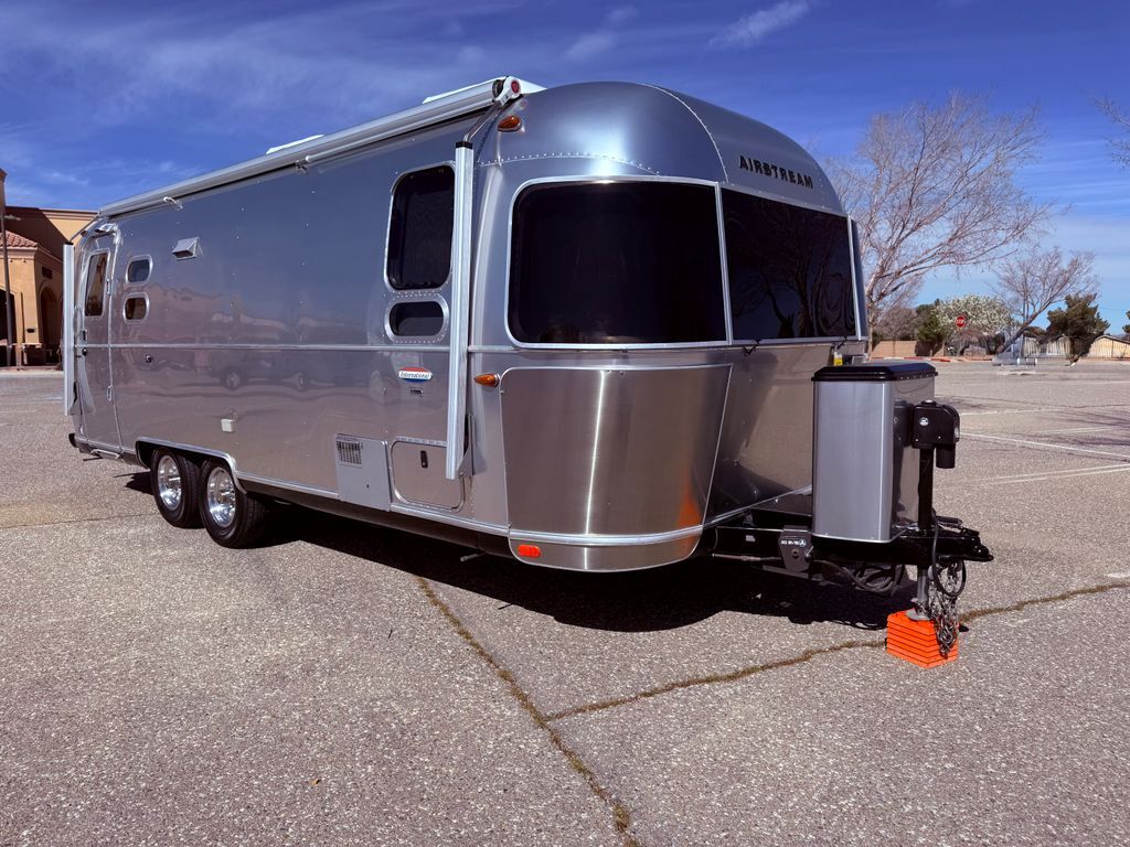 2018 Airstream International Signature 25FBQ in apple valley CA