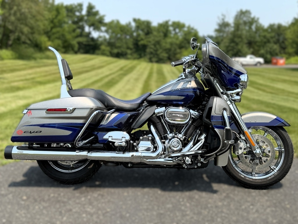 2017 Harley-Davidson Touring CVO Limited in Zieglerville, PA
