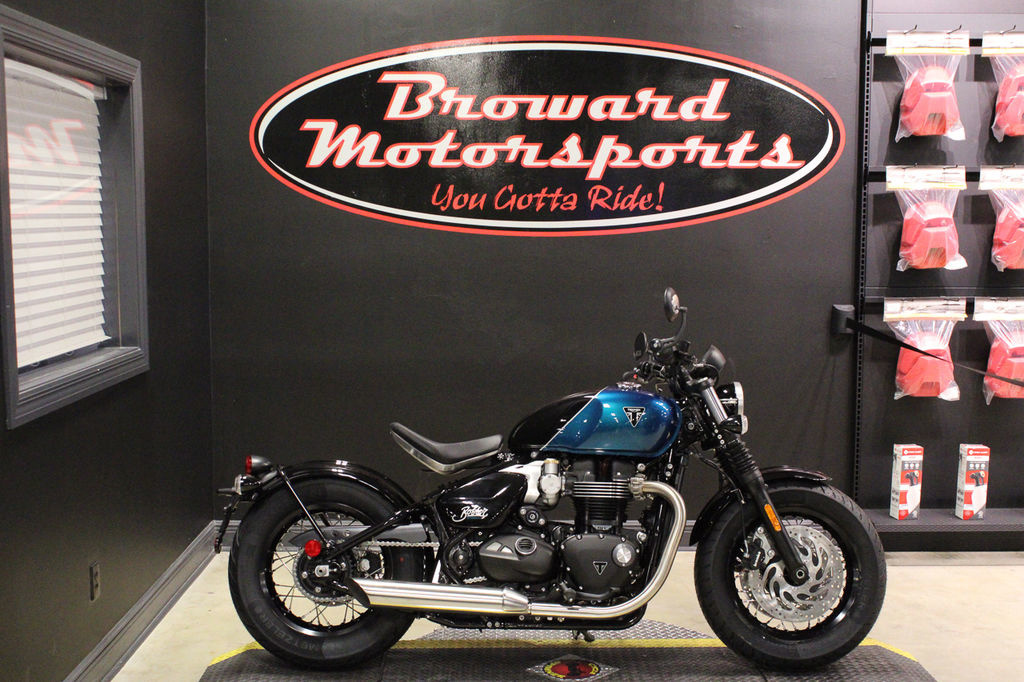 2026 Triumph Bonneville Bobber Interstellar Blue BASE in Port Richey, FL