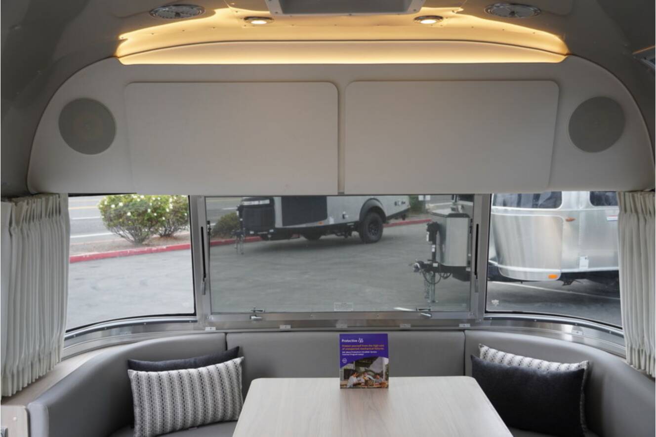A photo of this 2027 Airstream Globetrotter® 27FB