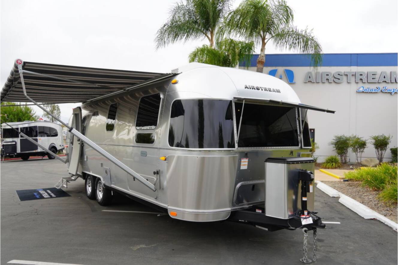 A photo of this 2027 Airstream Globetrotter® 27FB