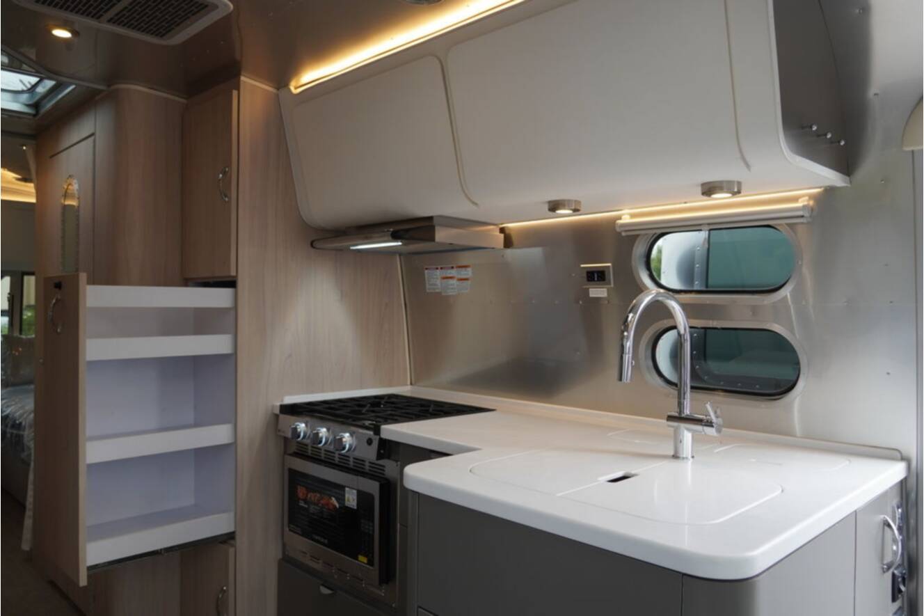 A photo of this 2027 Airstream Globetrotter® 27FB