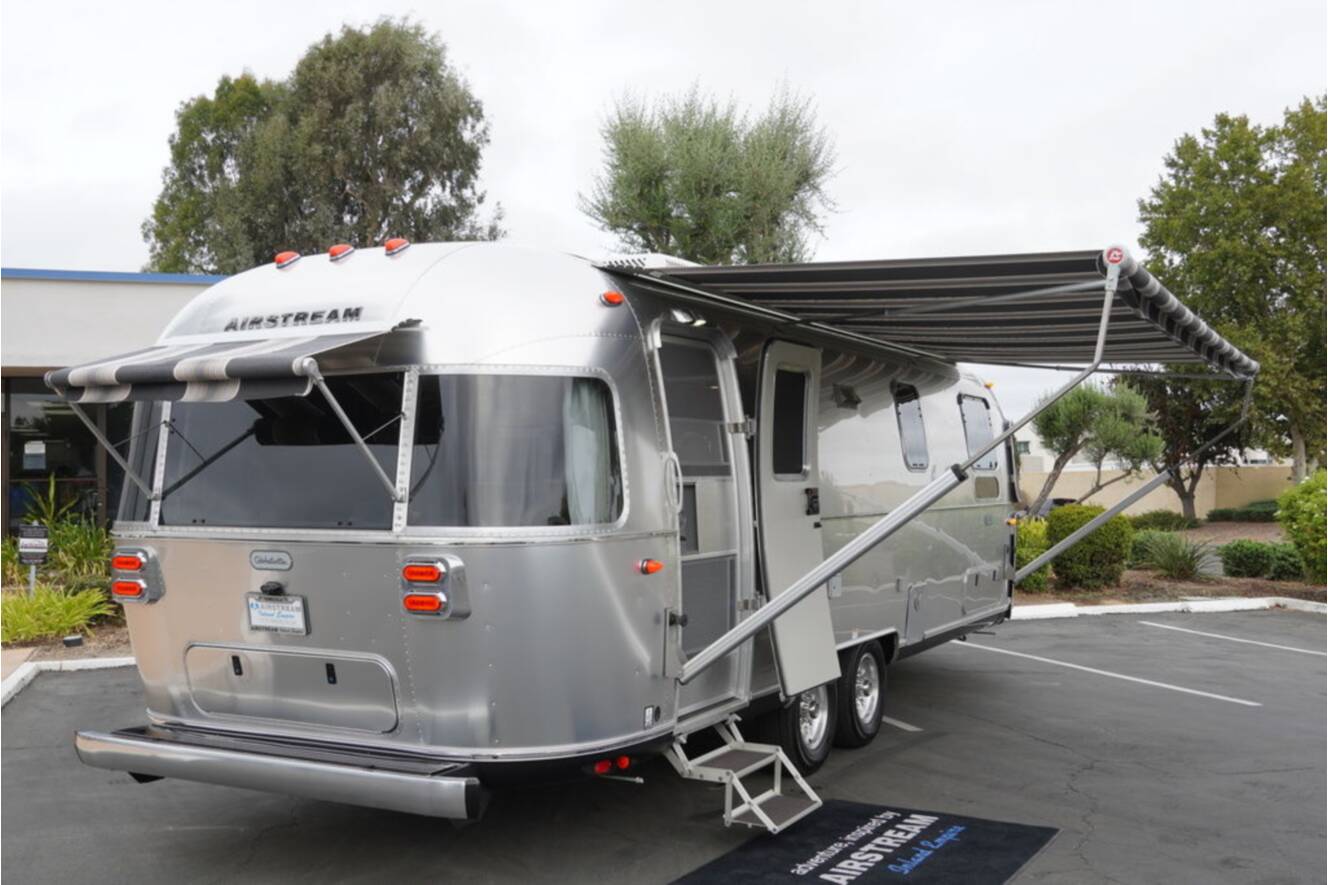 A photo of this 2027 Airstream Globetrotter® 27FB