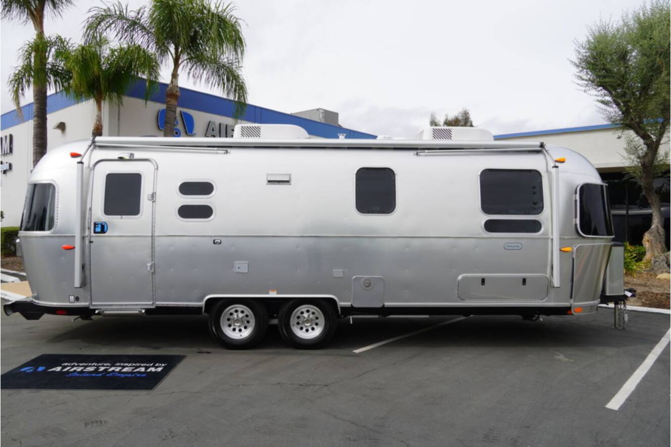 A photo of this 2027 Airstream Globetrotter® 27FB