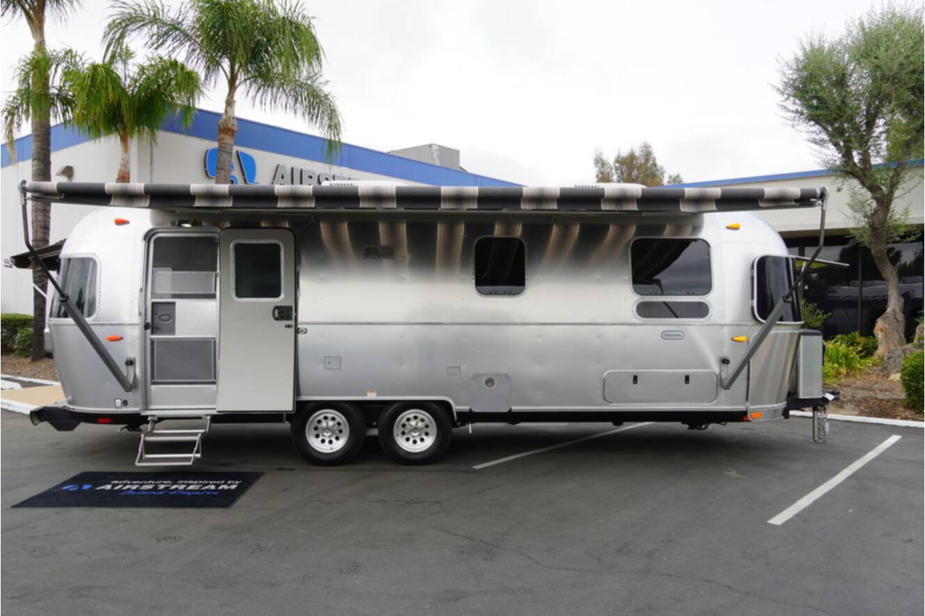 A photo of this 2027 Airstream Globetrotter® 27FB