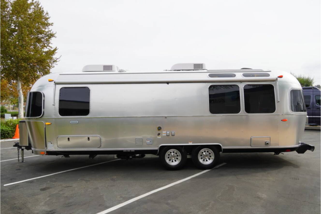 A photo of this 2027 Airstream Globetrotter® 27FB