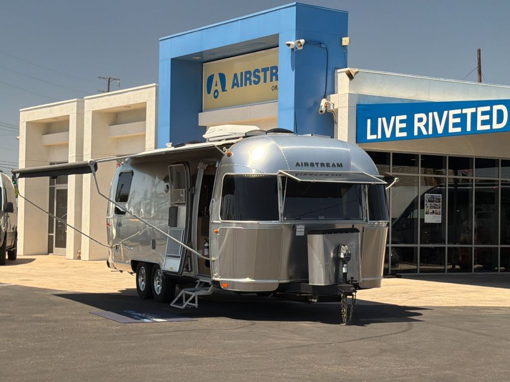 2019 Airstream Flying Cloud 25RB Twin RV