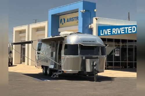 2019 Airstream Flying Cloud 25RB Twin in midway city CA