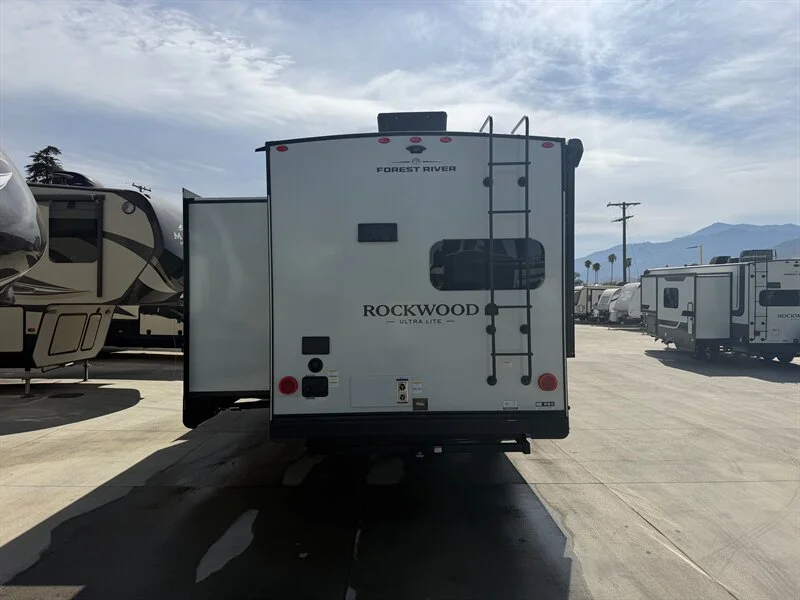 2027 Forest River ULTRALITE 2711RK Rockwood
