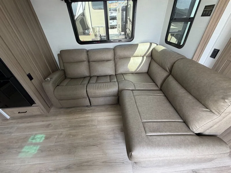 2027 Forest River ULTRALITE 2711RK Rockwood