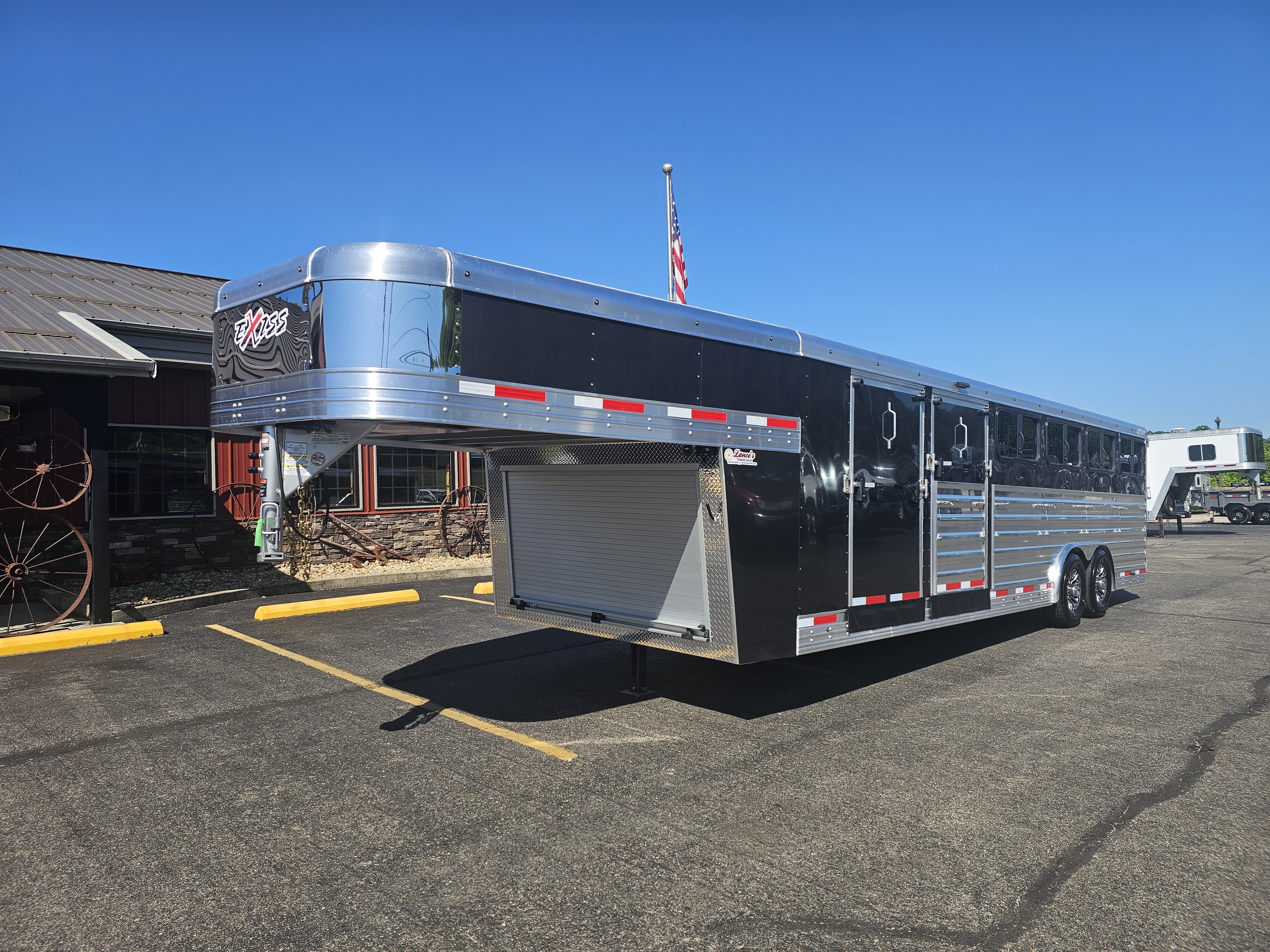 2026 Exiss 26' 10 Pen Deluxe Low Pro Livestock Trailer in Athens, OH