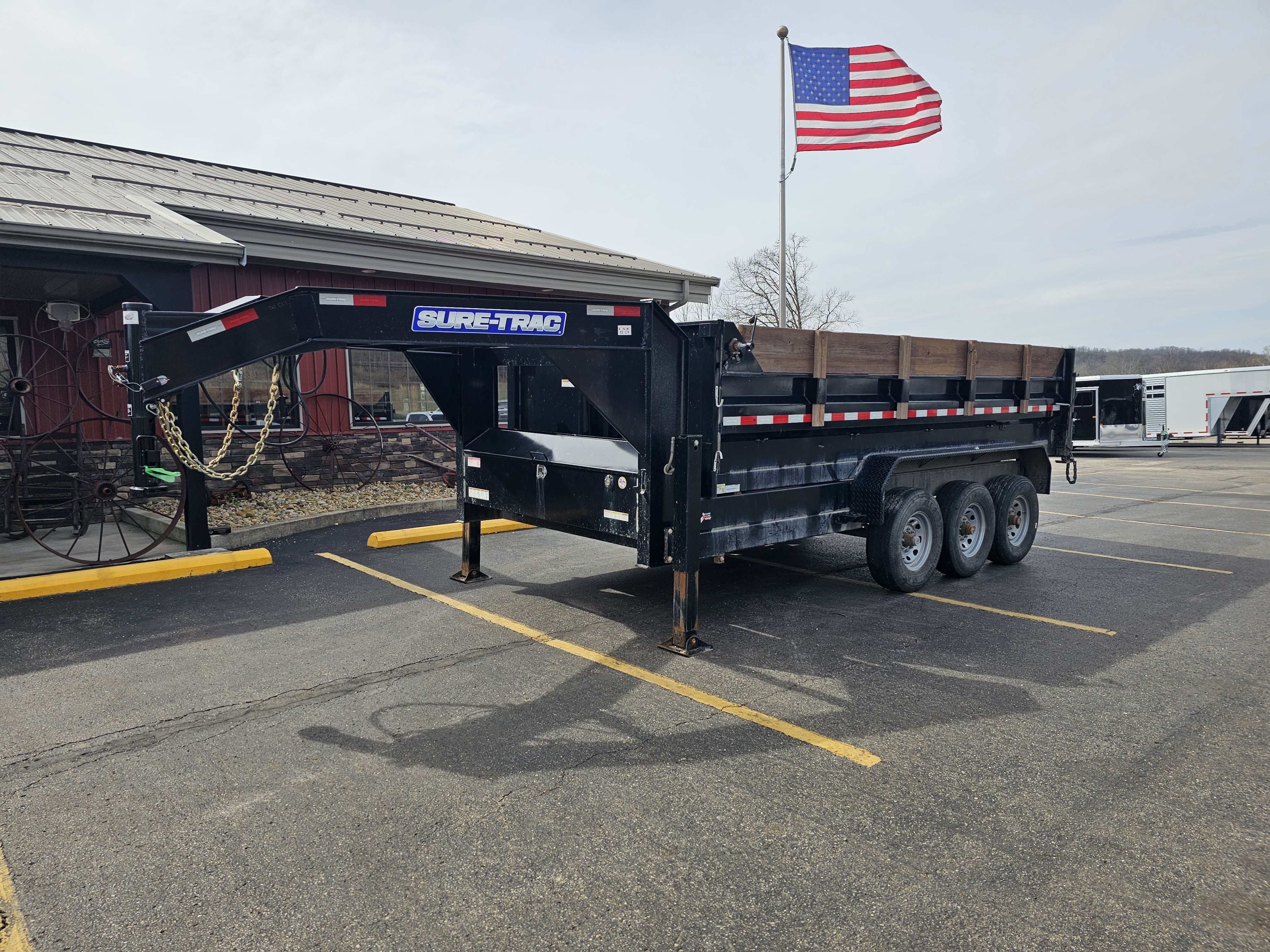 2022 Sure-Trac 16' Tri-Axle Dump Trailer in Athens, OH