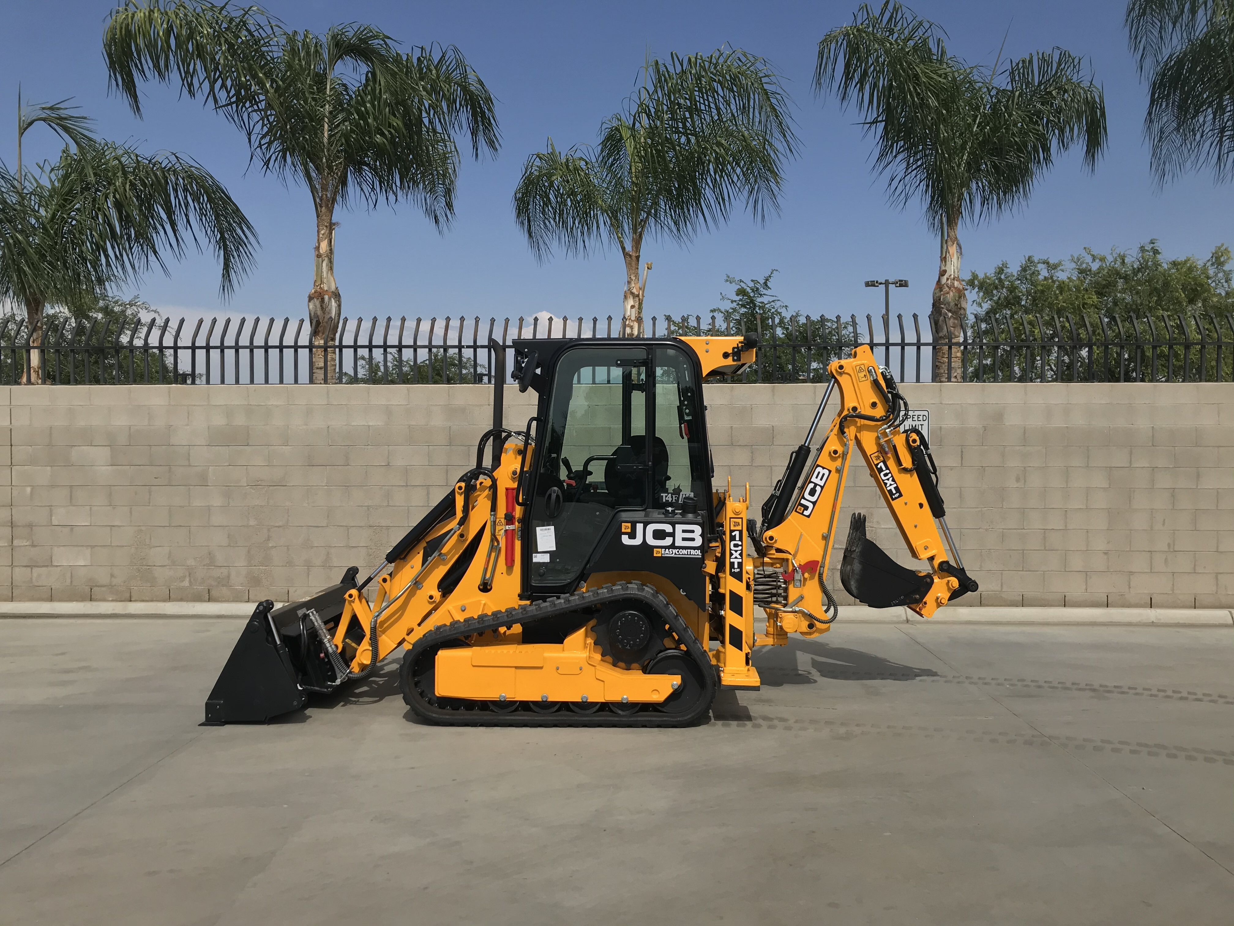 2024 JCB 1CXT in Shafter, CA