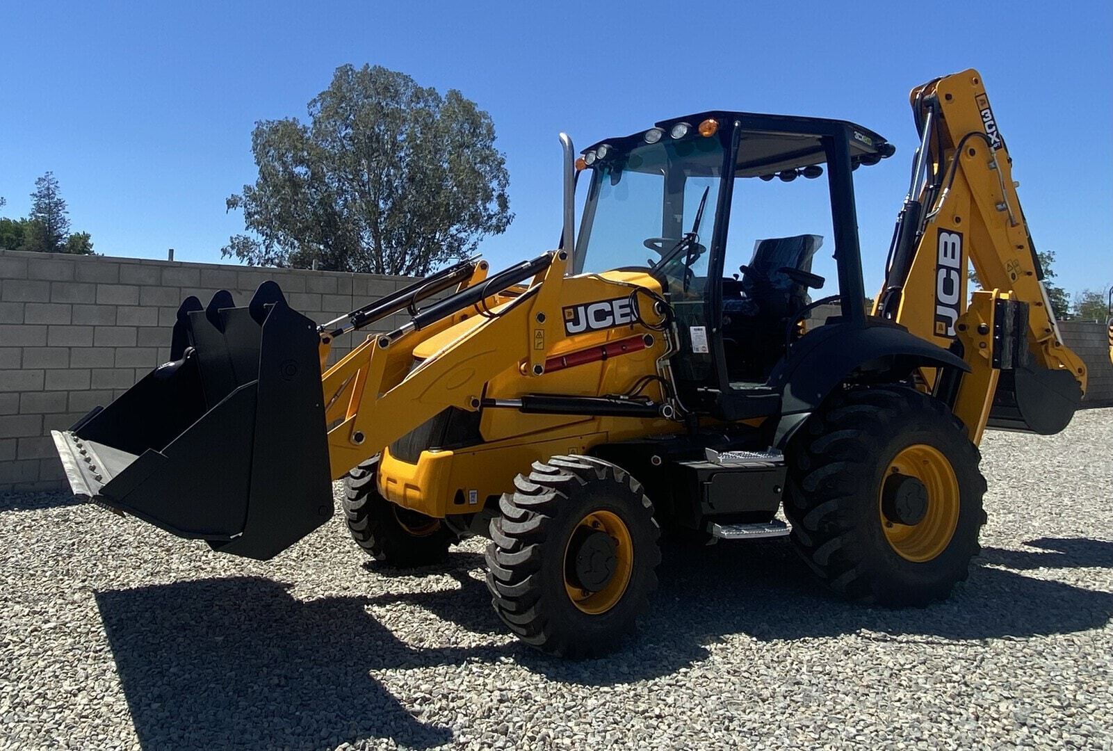 2022 JCB 3CX-14 in Shafter, CA