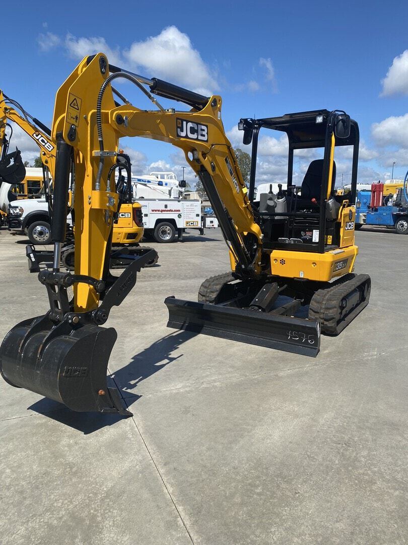 2023 JCB 35Z-1 in Shafter, CA