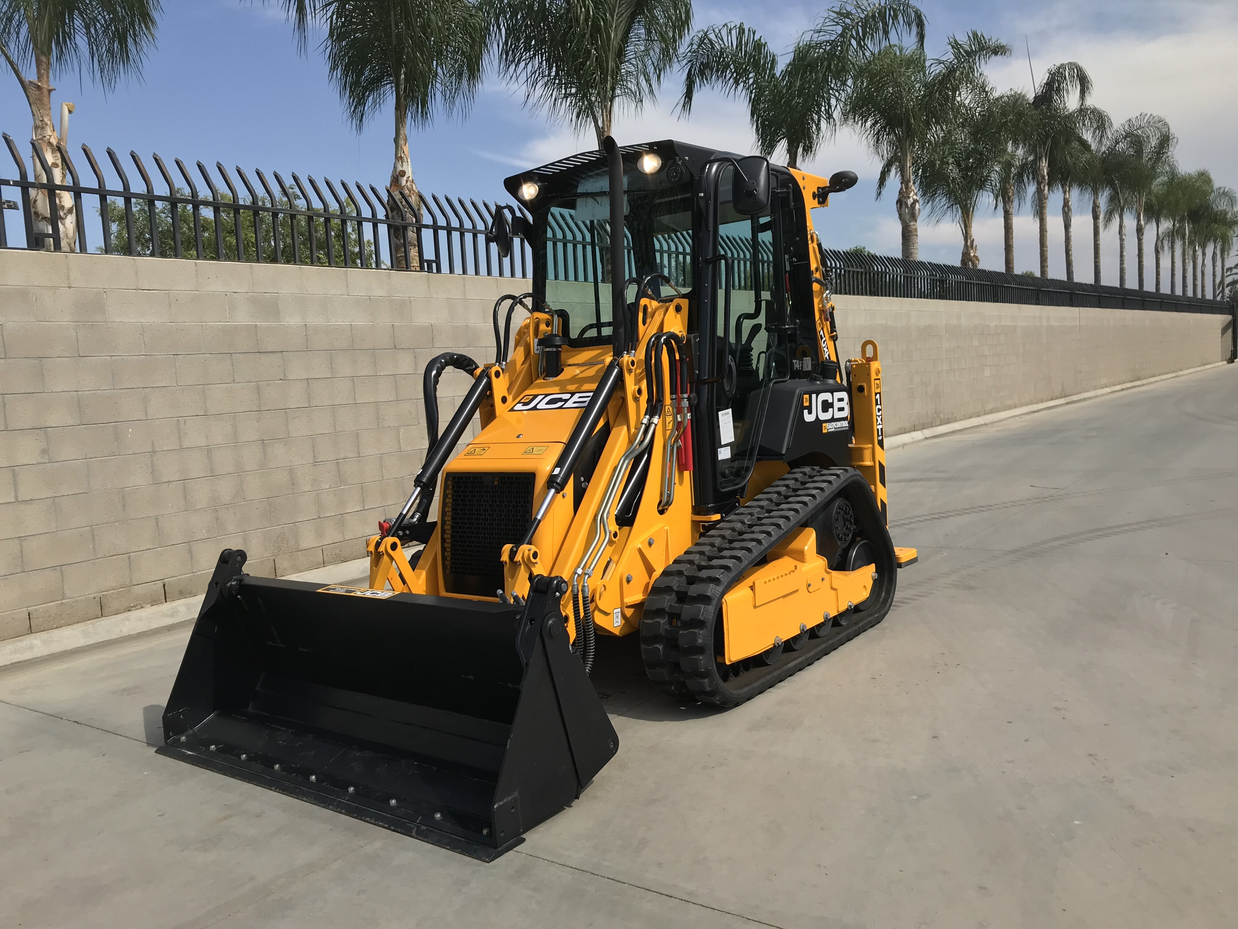 2024 JCB 1CXT in Shafter, CA
