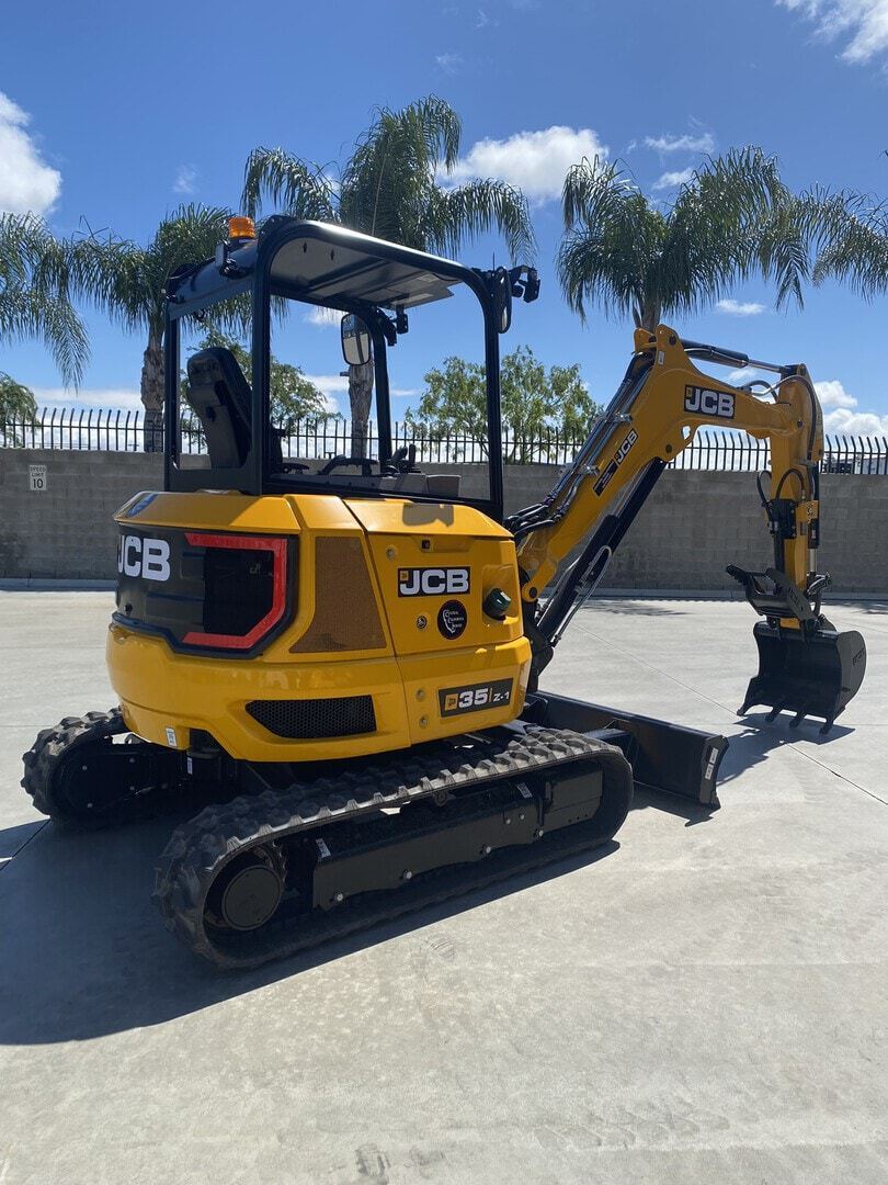 2022 JCB 35Z-1 in Shafter, CA