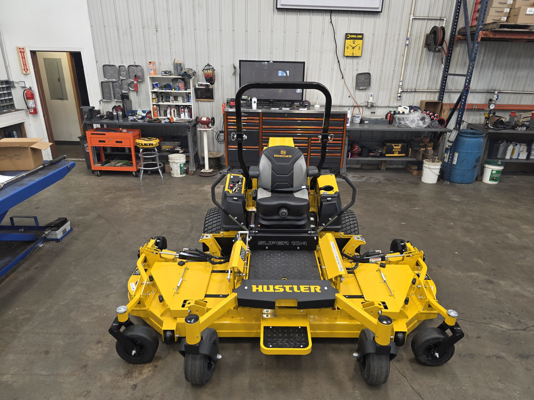 2026 Hustler Turf Equipment Super 104 in Anoka, MN