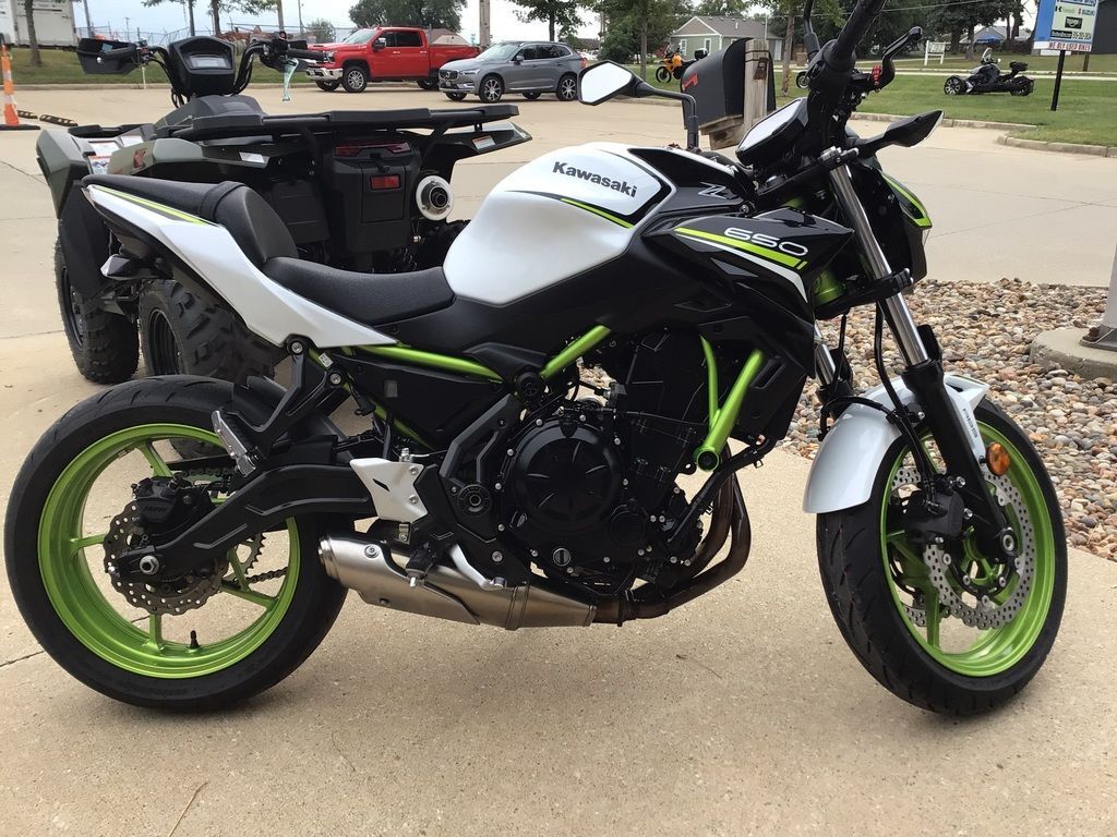 2021 Kawasaki Z650 Abs Pearl Blizzard White/Metallic Spark Black ABS in Des Moines, IA