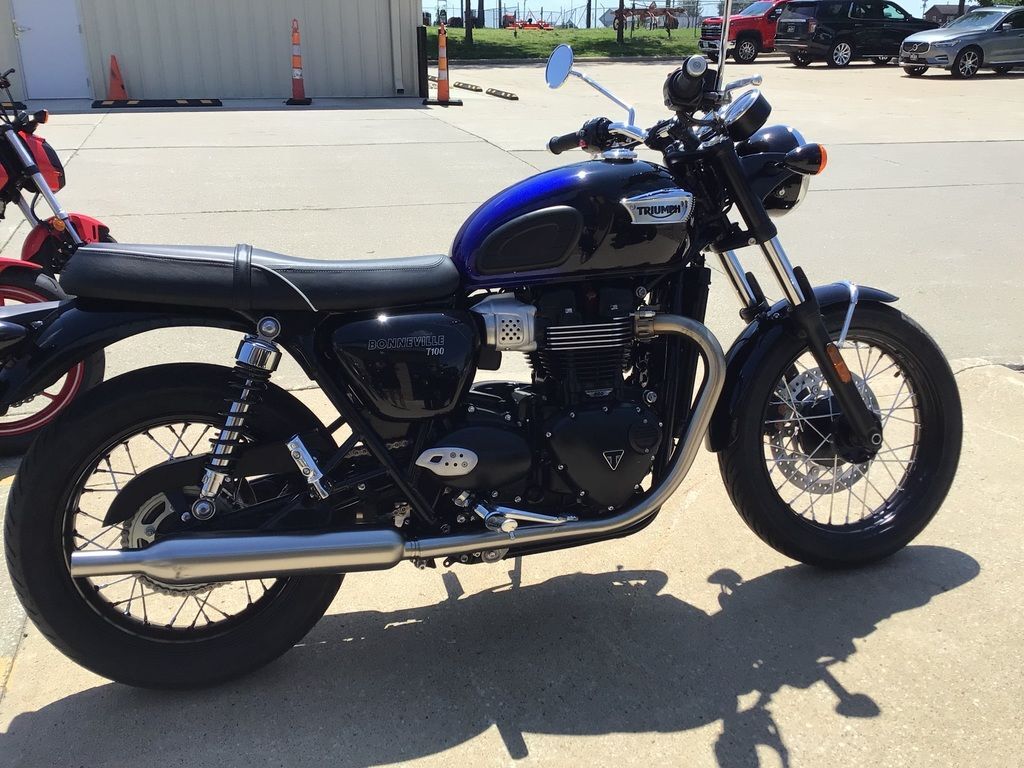 2024 Triumph Bonneville T100 in Des Moines, IA