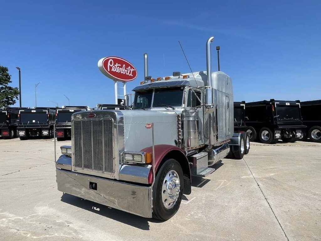 2000 PETERBILT 379 in Strafford, MO