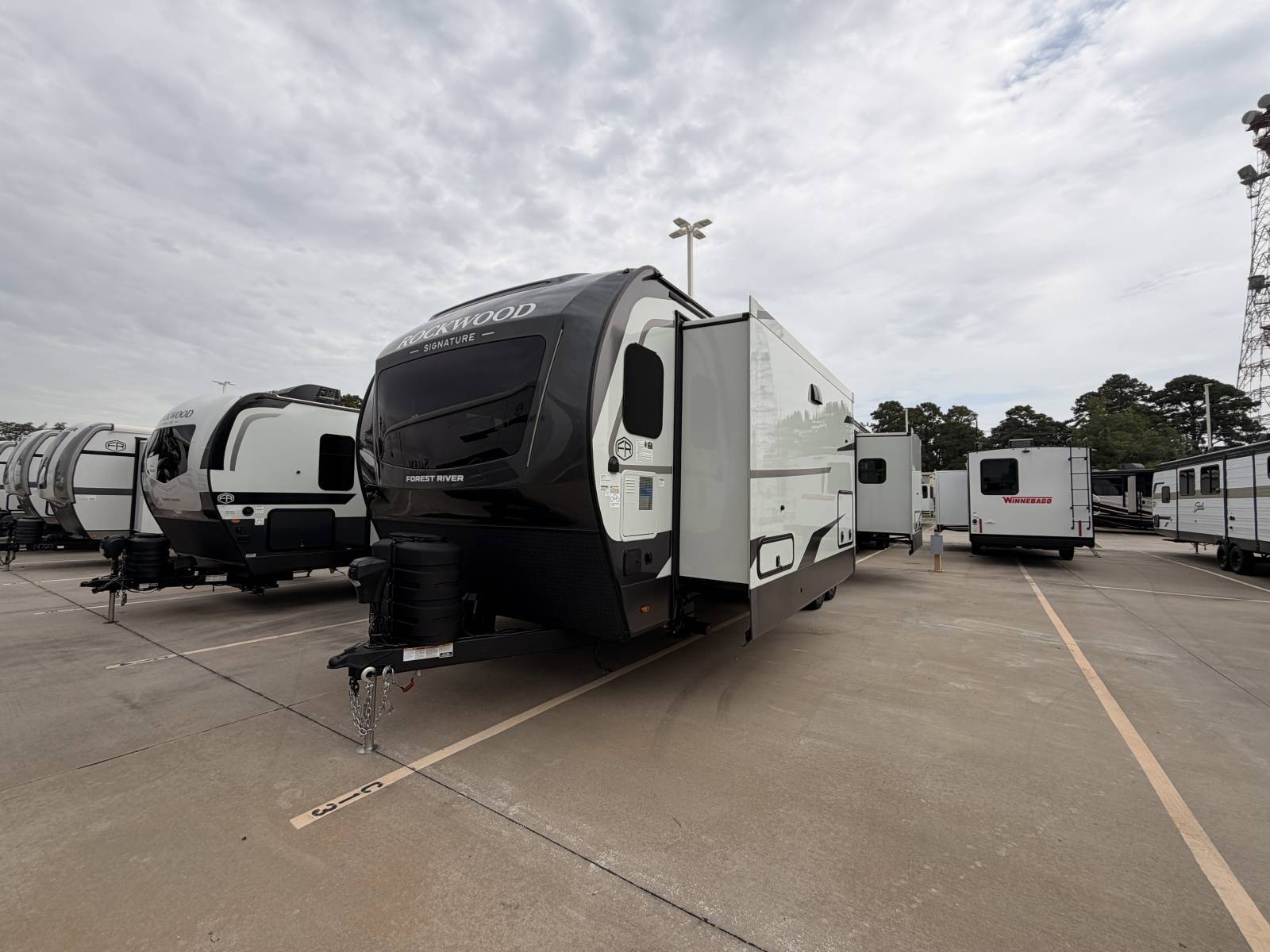 2027 Forest River ROCKWOOD SIGNATURE 8391FK in spring TX