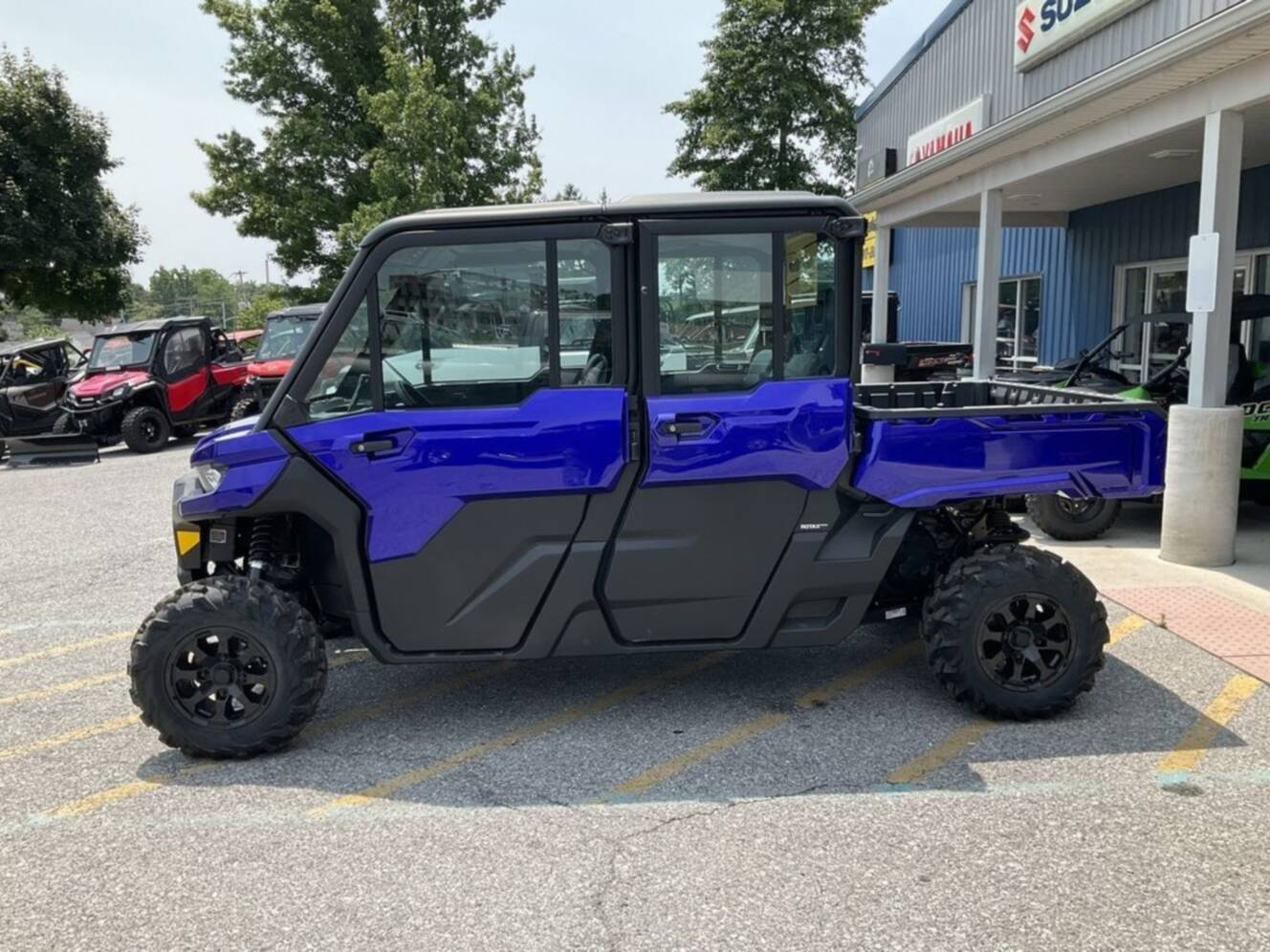 A photo of this 2026 Can-Am Defender MAX DPS CAB HD10