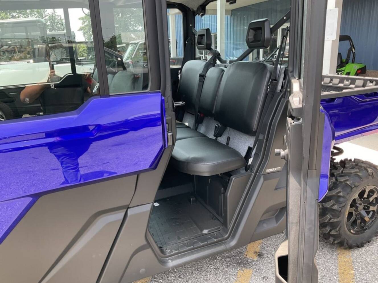 A photo of this 2026 Can-Am Defender MAX DPS CAB HD10