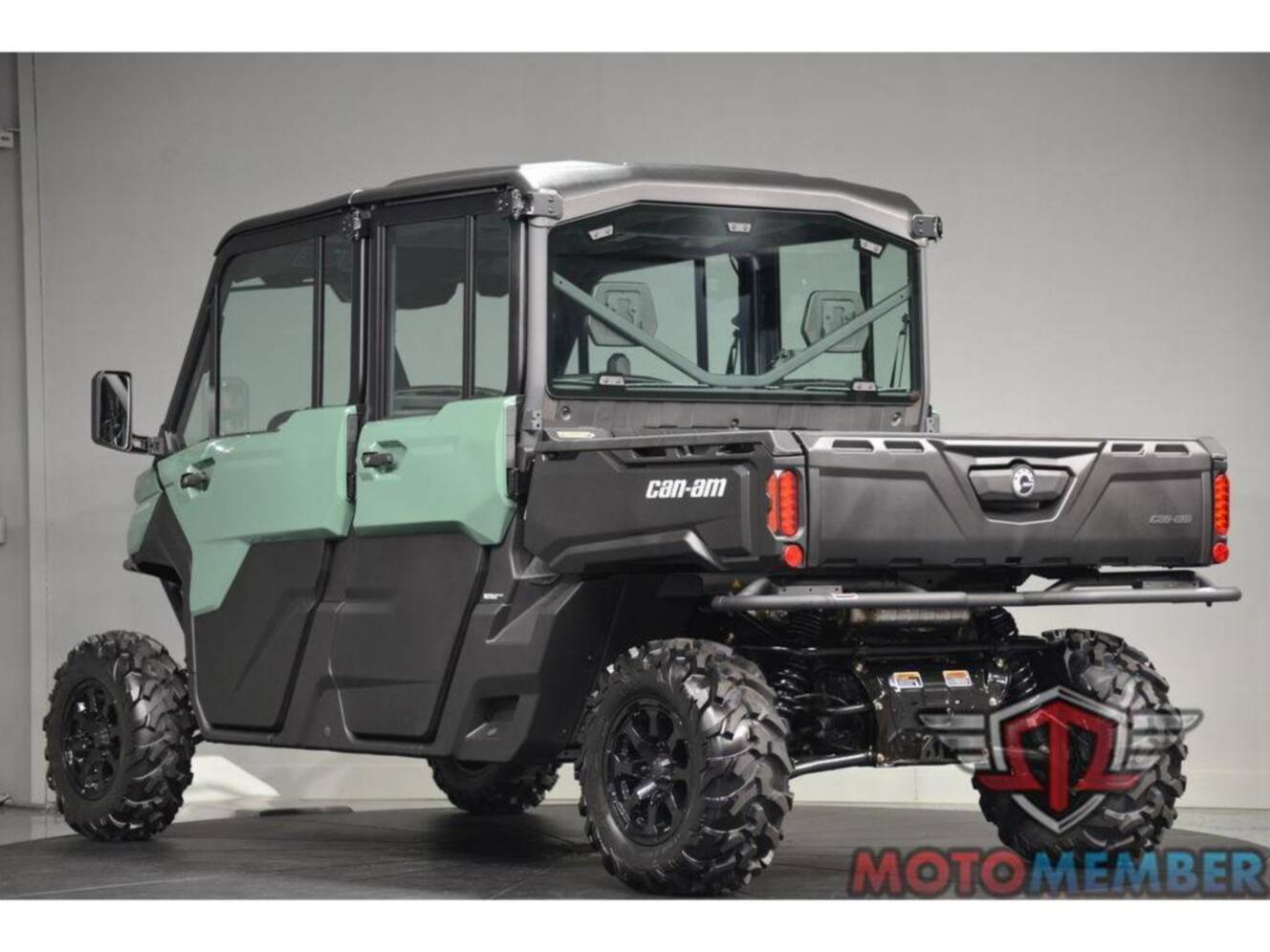 A photo of this 2026 Can-Am Defender MAX DPS CAB HD10