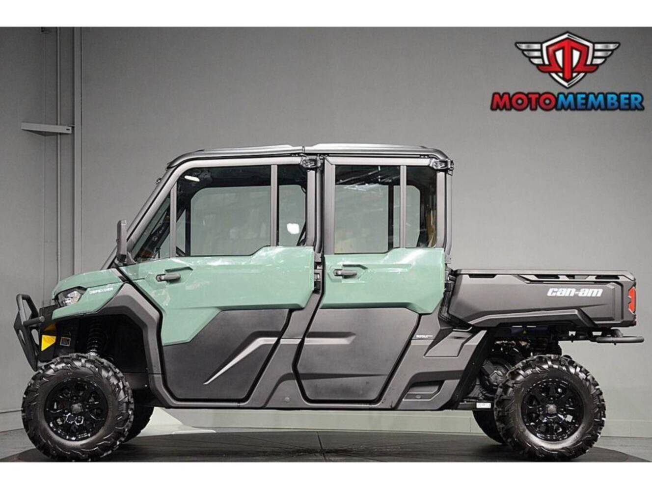 A photo of this 2026 Can-Am Defender MAX DPS CAB HD10