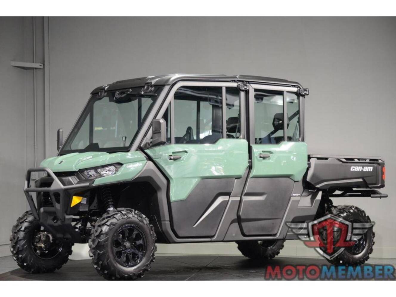 A photo of this 2026 Can-Am Defender MAX DPS CAB HD10