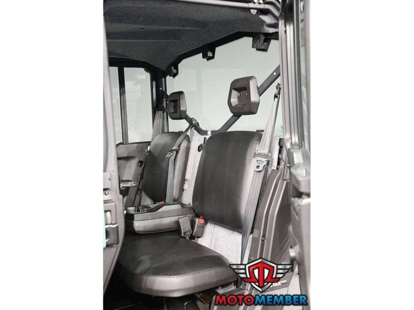 A photo of this 2026 Can-Am Defender MAX DPS CAB HD10