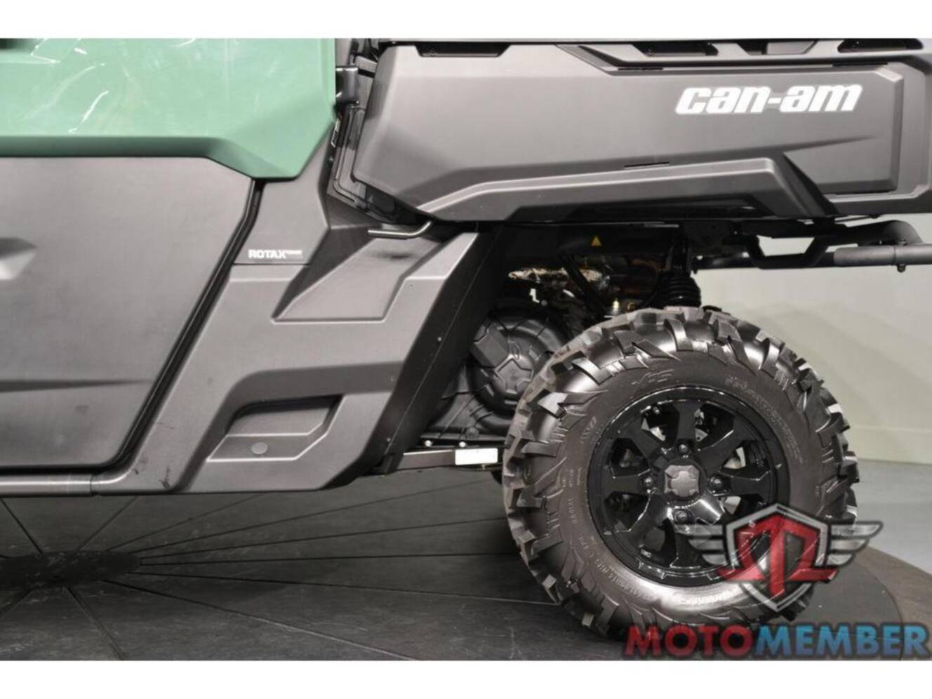A photo of this 2026 Can-Am Defender MAX DPS CAB HD10
