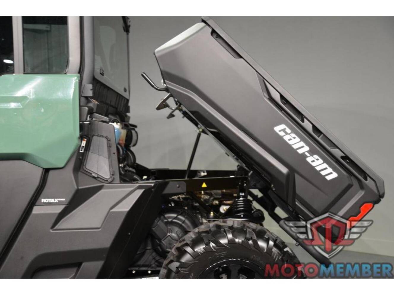 A photo of this 2026 Can-Am Defender MAX DPS CAB HD10