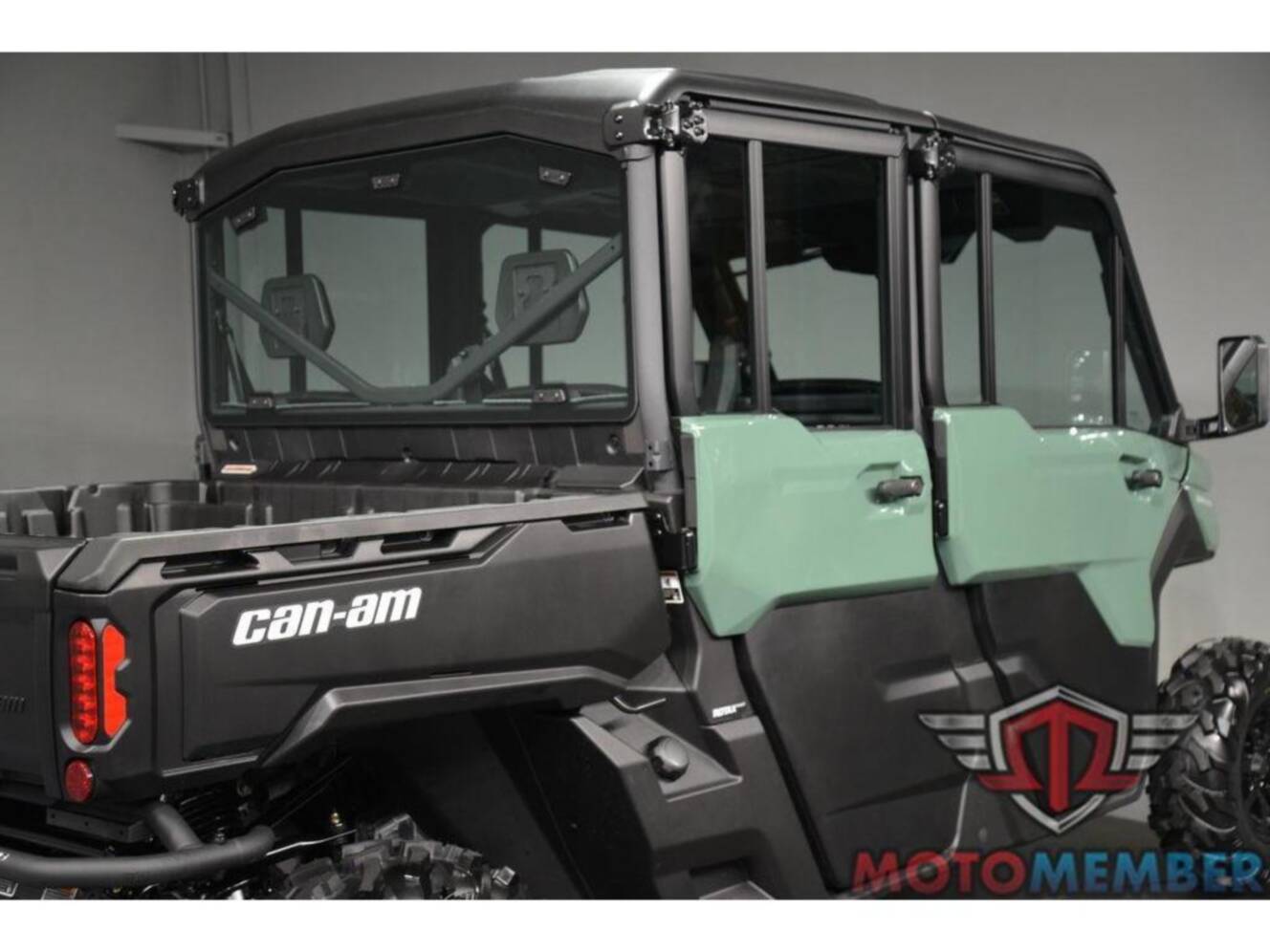 A photo of this 2026 Can-Am Defender MAX DPS CAB HD10