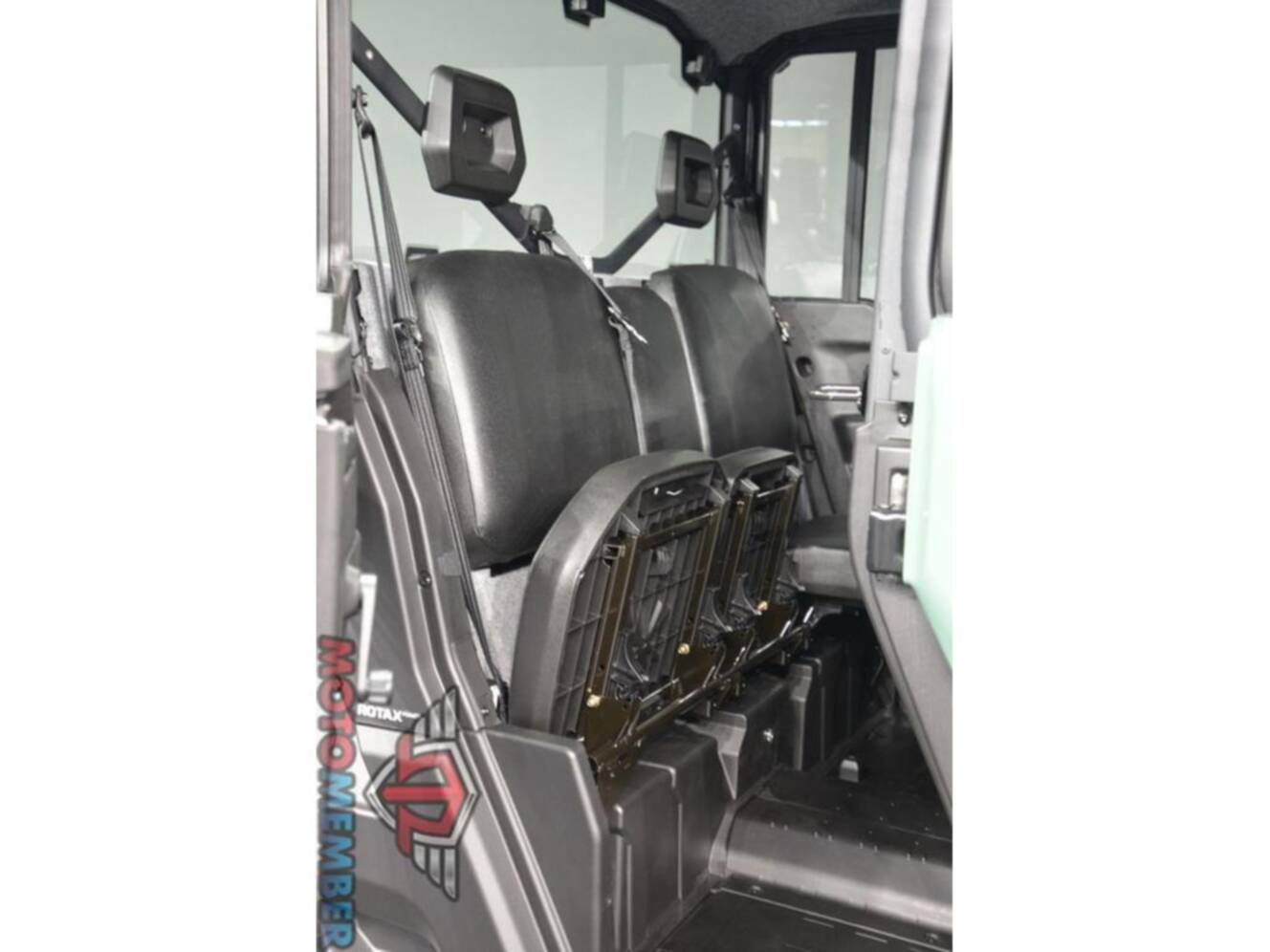 A photo of this 2026 Can-Am Defender MAX DPS CAB HD10