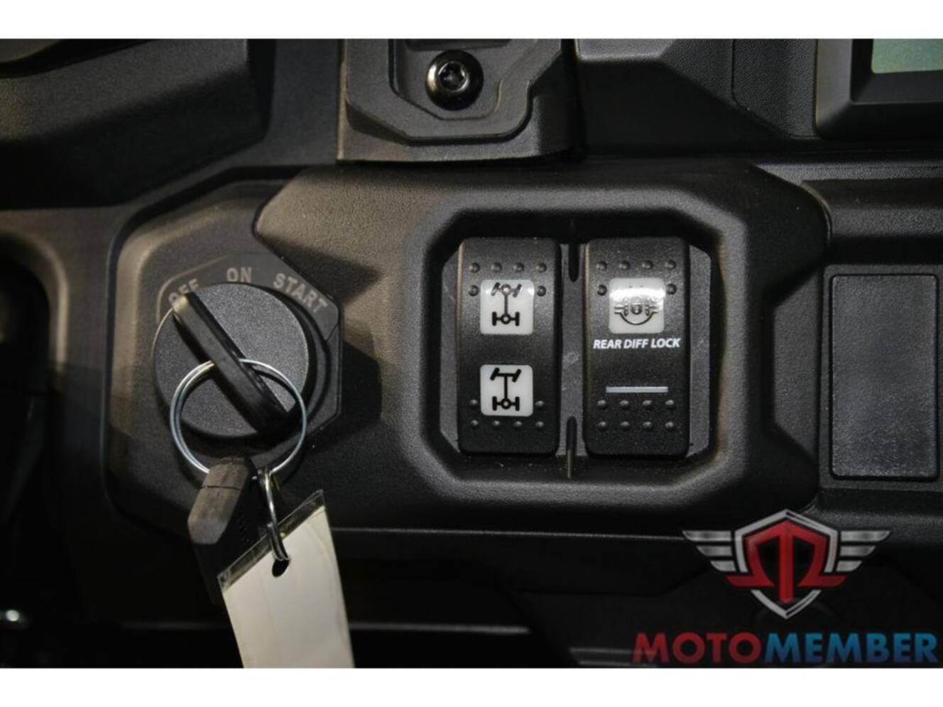 A photo of this 2026 Can-Am Defender MAX DPS CAB HD10